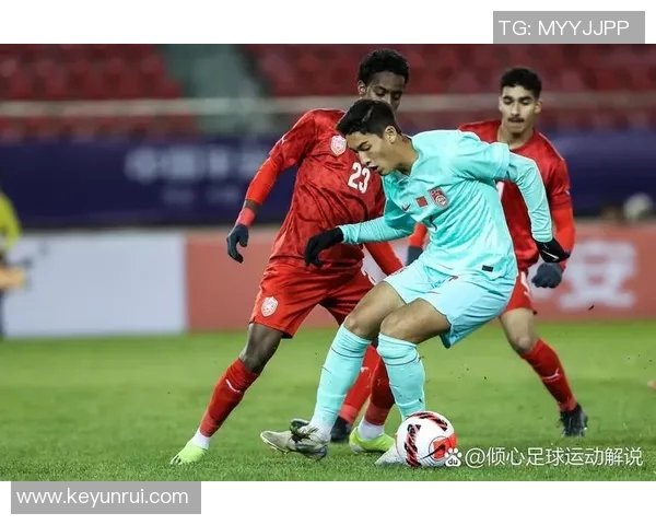 性内足球明星的魅力与挑战：他们如何在赛场与生活中平衡自我